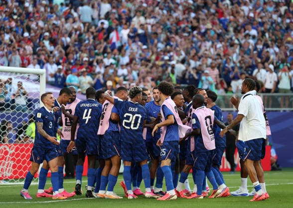 July 4, 2026, Philadelphia, Pennsylvania, USA: France celebrates their win after the July 4th FIFA World Cup, WM, Weltmeisterschaft, Fussball 2026 matchup between Paraguay and France at Lincoln Financial Field in Philadelphia, Pennsylvania. Philadelphia USA - ZUMAs325 20260704_zsp_s325_106 Copyright: xJessxStilesx