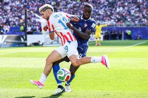RECORD DATE NOT STATED FIFA World Cup, WM, Weltmeisterschaft, Fussball 2026 - Round of 16 - Paraguay v France Julio Enciso player of Paraguay and Dayot Upamecano player of France during the Round of 16 match between Paraguay and France at the FIFA World Cup, at Philadelphia Stadium, in Philadelphia, United States, on Saturday, July 04, 2026.(Foto: Vanessa Carvalho Brazil Photo Press IMAGO) Sports Copyright: xVanessaxCarvalhox