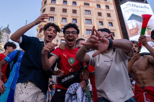 Morocco celebrationMoroccan Fans Celebrate World Cup Victory in Madrid Madrid MADRID, SPAIN JULY 4, 2026: Supporters of the Moroccan national football team celebrate Morocco™s 3 0 victory over Canada in the FIFA World Cup, WM, Weltmeisterschaft, Fussball 2026 Round of 16. Fans gathered in central Madrid waving Moroccan flags and celebrating the team s qualification for the quarterfinals. MADRID MADRID Spain Copyright: x xC.xCarvajalx xJNAxPressx