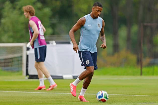 July 4, 2026, Mexico City, Mexico: Ezri Konsa of the England controls the ball during the training session one day ahead of the FIFA World Cup, WM, Weltmeisterschaft, Fussball 2026 round of 16 match between Mexico and England at Pumas La Cantera training center on July 04, 2026 in Mexico City, Mexico. Photo: DiaEsportivo Mexico City Mexico - ZUMAh208 20260704_zsp_h208_075 Copyright: xHeulerxAndreyx