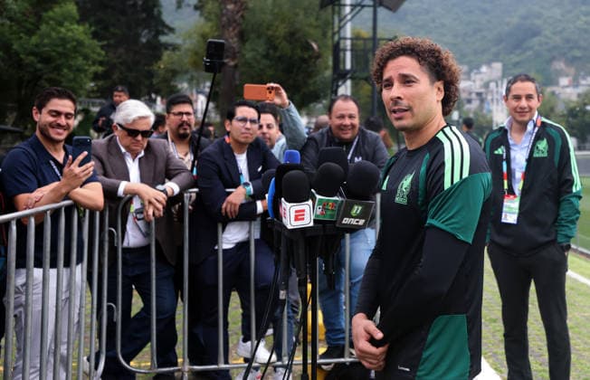 (260705) -- MEXICO CITY, July 5, 2026 -- Guillermo Ochoa (front), goalkeeper of Mexico, receives an interview ahead of the round of 16 match between Mexico and England at the 2026 FIFA World Cup, WM, Weltmeisterschaft, Fussball in Mexico City, Mexico, July 4, 2026. (Photo by Xinhua) (SP)MEXICO-MEXICO CITY-FOOTBALL-FIFA WORLD CUP-TRAINING-MEXICO FranciscoxCanedo 