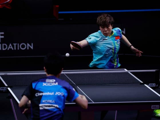 (260705) -- ONTARIO, July 5, 2026 -- Wang Yidi of China hits a return during the women s singles quarterfinal match against Joo Cheonhui of South Korea at the WTT United States Smash 2026 in Ontario, California, the United States, July 4, 2026. (Photo by Xinhua) (SP)U.S.-ONTARIO Table tennis, Tischtennis WTT SMASH 2026-WOMEN S SINGLES QiuxChen 