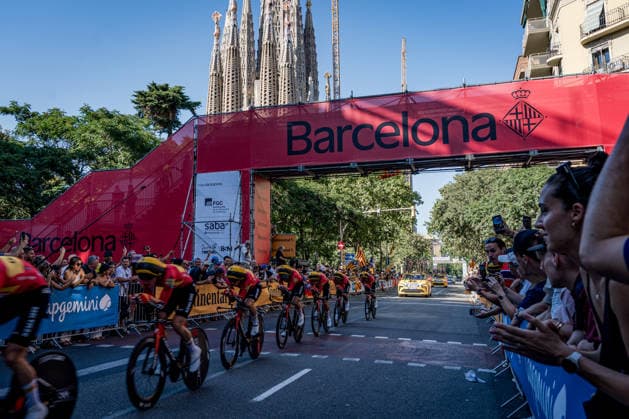 Tour de France start in Barcelona, Spain - 04 Jul 2026 Cyclists are seen in front of the Sagrada Familia church during the time trial of the Tour de France cycling race. The 113th edition of the Tour de France features 184 riders from 23 teams, racing over 21 stages from 4 to 26 July 2026 across France, after the Grand Départ in Barcelona. Barcelona Spain Copyright: xDavidexBonaldox xSOPAxImagesx DBONALDO-2015
