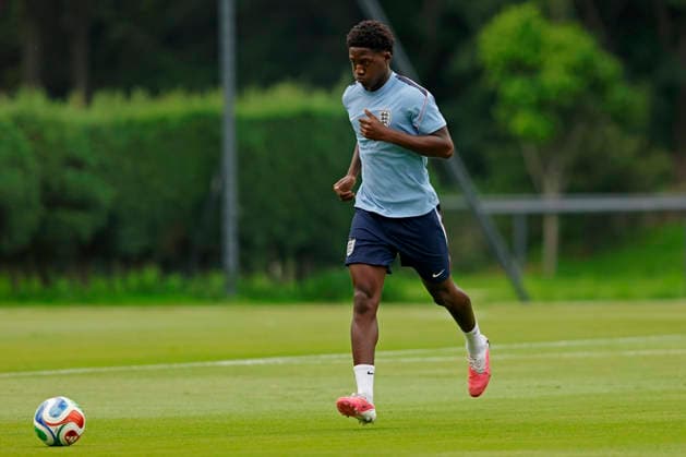 RECORD DATE NOT STATED 4th July 2026; Pumas La Cantera training center, Mexico City, Mexico; FIFA World Cup, WM, Weltmeisterschaft, Fussball Football, England Training Session; Kobbie Mainoo of the England runs with the ball HeulerxAndrey DiaEsportivo