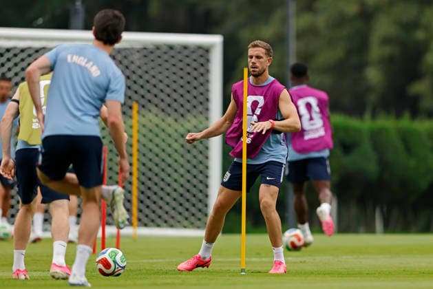 RECORD DATE NOT STATED 4th July 2026; Pumas La Cantera training center, Mexico City, Mexico; FIFA World Cup, WM, Weltmeisterschaft, Fussball Football, England Training Session; Jordan Henderson of the England looks the ball HeulerxAndrey DiaEsportivo