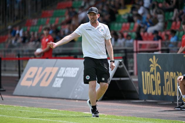 Trainer Sebastian Gunkel (Rot Weiss Oberhausen) 04.07.2026, Fussball 2. Bundesliga, Saison 2026 2027, Testspiel, Rot-Weiß Oberhausen - VfL Bochum 2:3 Oberhausen Niederrheinstadion Nordrhein Westfalen Deutschland *** Coach Sebastian Gunkel, Rot-Weiss Oberhausen, July 4, 2026, Soccer, 2. Bundesliga, 2026–2027 season, Friendly Match, Rot-Weiss Oberhausen vs. VfL Bochum 2, 3–0, Oberhausen, Niederrheinstadion, North Rhine-Westphalia, Germany Team2