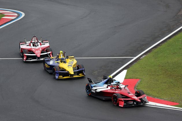 Jean- Eric Vergne (FRA) Citreon und Lucas di Grassi (BRA) Lola- Yamaha, Norman Nato (FRA) Nissan, Rennen 2, FIA Formel E Weltmeisterschaft Saison 12, Shanghai E- Prix, China, 05.07.2026, Shanghai International Circuit, *** Jean Eric Vergne (FRA) Citroën and Lucas di Grassi (BRA) Lola Yamaha, Norman Nato (FRA) Nissan, Race 2, FIA Formula E World Championship Season 12, Shanghai E-Prix, China, July 5, 2026, Shanghai International Circuit,