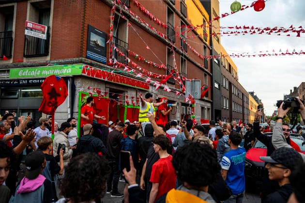July 4, 2026, Den Haag, South Holland, Netherlands: 4 July 2026, The Hague, the Netherlands. Morocco fans celebrate in the Schilderswijk neighbourhood of The Hague, after Morocco defeated Canada 3-0 in the FIFA World Cup, WM, Weltmeisterschaft, Fussball 2026 Round of 16 to advance to the quarter-finals. Fans Celebrate Morocco Win At The World Cup.  - ZUMAp202 0860755987st Copyright: xJamesxPetermeierx