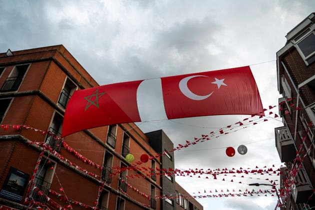 July 4, 2026, Den Haag, South Holland, Netherlands: 4 July 2026, The Hague, the Netherlands. Morocco fans celebrate in the Schilderswijk neighbourhood of The Hague, after Morocco defeated Canada 3-0 in the FIFA World Cup, WM, Weltmeisterschaft, Fussball 2026 Round of 16 to advance to the quarter-finals. Fans Celebrate Morocco Win At The World Cup.  - ZUMAp202 0860756392st Copyright: xJamesxPetermeierx