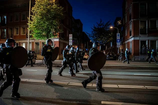 July 4, 2026, Den Haag, South Holland, Netherlands: 4 July 2026, The Hague, the Netherlands. Dutch police remove fans from an area in Schilderswijk known for rioting. Morocco fans celebrate in the Schilderswijk neighbourhood of The Hague, after Morocco defeated Canada 3-0 in the FIFA World Cup, WM, Weltmeisterschaft, Fussball 2026 Round of 16 to advance to the quarter-finals. Fans Celebrate Morocco Win At The World Cup.  - ZUMAp202 0860756875st Copyright: xJamesxPetermeierx