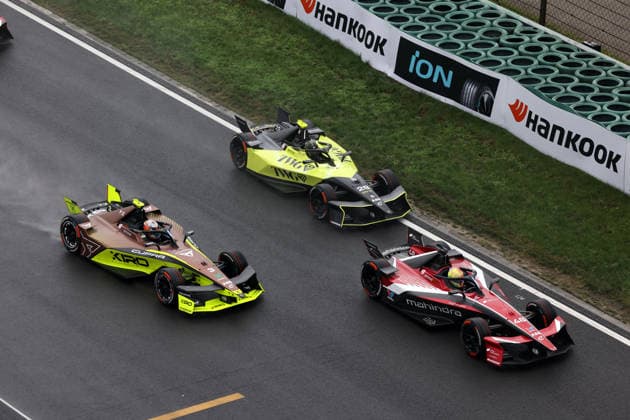 Edoardo Mortara (SUI) Mahindra, Pepe Marti (ESP) Cupra- Kiro und Felipe Drugovich (BRA) Andretti 28, FIA Formel E Weltmeisterschaft Saison 12, Shanghai E- Prix, China, 05.07.2026, Shanghai International Circuit, *** Edoardo Mortara (SUI) Mahindra, Pepe Marti (ESP) Cupra Kiro, and Felipe Drugovich (BRA) Andretti 28, FIA Formula E World Championship Season 12, Shanghai E-Prix, China, July 5, 2026, Shanghai International Circuit,