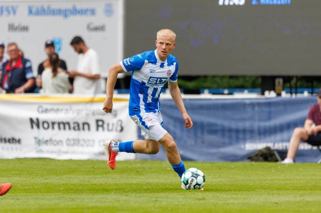 Milosz Brzozowski (Rostock) ; GER, FSV Kühlungsborn vs. FC Hansa Rostock, Fußball, Männer, 3. Liga, Testspiel, Spielzeit 2026 2027, 04.07.2026 Kühlungsborn Sportplatz Mecklenburg - Vorpommern Deutschland *** Milosz Brzozowski Rostock GER, FSV Kühlungsborn vs. FC Hansa Rostock, Soccer, Men, 3rd Division, Friendly Match, 2026–2027 Season, April 7, 2026, Kühlungsborn Sports Field, Mecklenburg-Western Pomerania, Germany