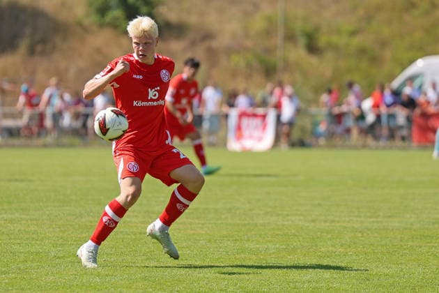 Fußball - Testspiel - TSG Pfeddersheim - 1. FSV Mainz 05 - 04.07.26, Otto Ruoppi (Mainz), - *** Soccer Friendly Match: TSG Pfeddersheim 1, FSV Mainz 05, April 7, 2026, Otto Ruoppi Stadium, Mainz,