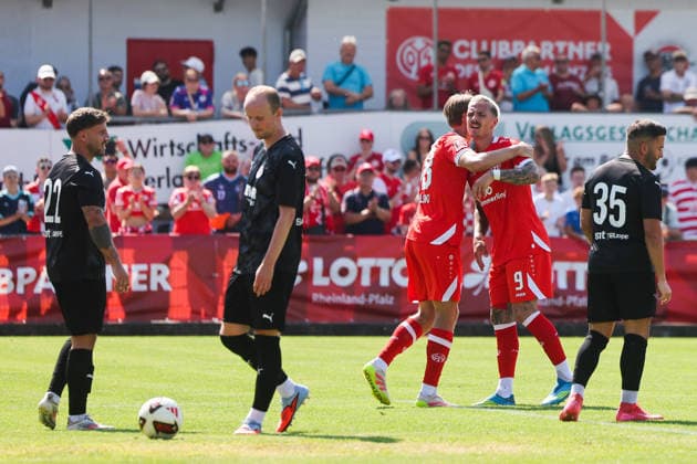 Fußball - Testspiel - TSG Pfeddersheim - 1. FSV Mainz 05 - 04.07.26, Erster Treffer durch Philip Tietz (Mainz), - *** Soccer Friendly Match: TSG Pfeddersheim 1, FSV Mainz 05, April 7, 2026; First goal scored by Philip Tietz (Mainz),