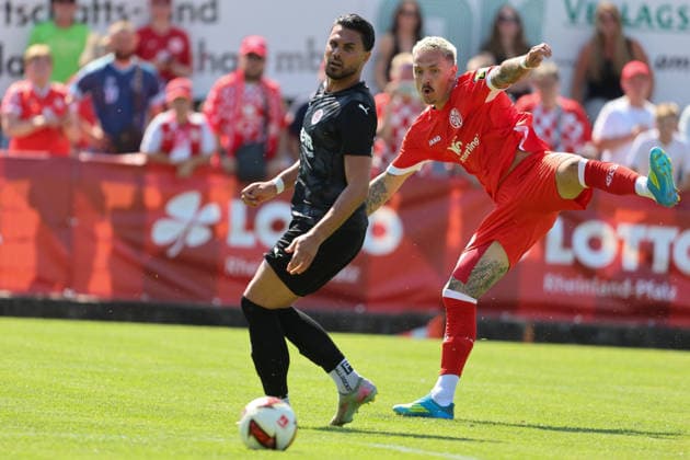 Fußball - Testspiel - TSG Pfeddersheim - 1. FSV Mainz 05 - 04.07.26, Tolga Karlidag (TSG), Philip Tietz (Mainz), - *** Soccer Friendly Match: TSG Pfeddersheim 1, FSV Mainz 05, April 7, 2026; Tolga Karlidag (TSG), Philip Tietz (Mainz),
