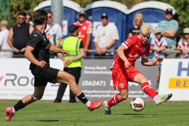 Fußball - Testspiel - TSG Pfeddersheim - 1. FSV Mainz 05 - 04.07.26, Otto Ruoppi (Mainz), - *** Soccer Friendly Match: TSG Pfeddersheim 1, FSV Mainz 05, April 7, 2026, Otto Ruoppi Stadium, Mainz,