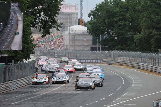 Nürnberg, Deutschland 03. - 05. Juli 2026: Porsche Sixt Carrera Cup Deutschland - 2026 - Norisring - Sonntag Rennen 2 Im Bild: Rennstart Rennen 2 am Sonntag, Führender Flynt Schuring (NED 12) Norisring Bayern *** Nuremberg, Germany, July 3–5, 2026 Porsche Sixt Carrera Cup Germany 2026 Norisring Sunday Race 2 Pictured: The start of Race 2 on Sunday, with Flynt Schuring (NED 12) in the lead at the Norisring in Bavaria Copyright: xFotostandx xFabianxWernerx