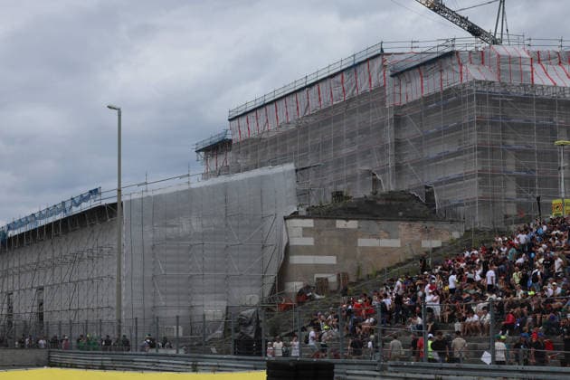 Nürnberg, Deutschland 03. - 05. Juli 2026: Porsche Sixt Carrera Cup Deutschland - 2026 - Norisring - Sonntag Rennen 2 Im Bild: Zuschauer und restauriertes Gebäude Norisring Bayern *** Nuremberg, Germany, July 3–5, 2026 Porsche Sixt Carrera Cup Germany 2026 Norisring Sunday Race 2 Pictured: Spectators and a restored building at the Norisring in Bavaria Copyright: xFotostandx xFabianxWernerx