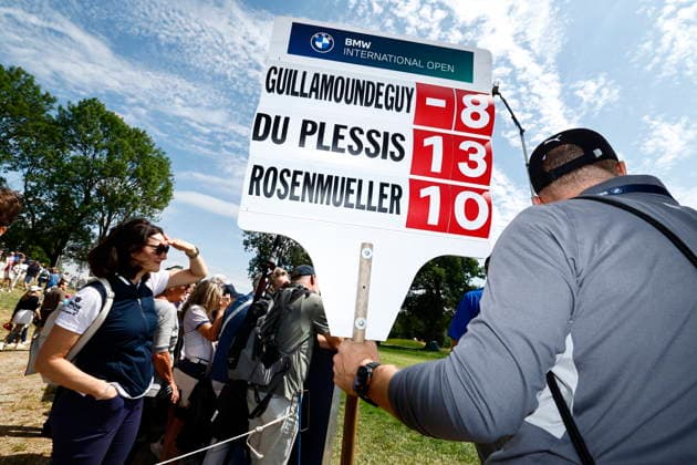BMW International Open golf tournament A man displays a board during the final round of the BMW International Open golf tournament in Munich, Germany, 05 July 2026. MUNICH Germany  Copyright: xANNAxSZILAGYIx
