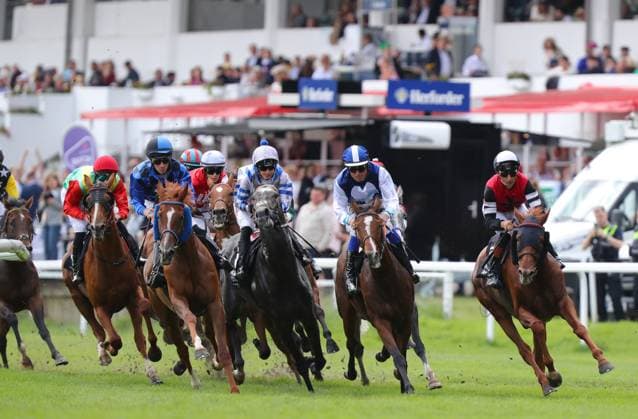 05.07.2026, GER,Reitsport, Rennen 3 World Pool - NEO LIVING Cup , Derby Meeting Hamburg - Galopprennen, Hamburger Renn-Club e.V., Galopprennbahn Hamburg Horn, Hamburg Feature Impressionen erste Kurve mit dem kompletten Feld des Rennen 3 World Pool - NEO LIVING Cup Sieger Ally McMagic ( 06) geritten von Alexander Pietsch *** July 5, 2026, GER, Equestrian Sports, Race 3 World Pool NEO LIVING Cup, Hamburg Derby Meeting, Hamburg Racing Club e.V., Hamburg Horn Racetrack, Hamburg Feature: Highlights from the first turn with the entire field of Race 3, the World Pool NEO LIVING Cup; winner Ally McMagic 06, ridden by Alexander Pietsch nordphotoxGmbHx xTauchnitz nph00059