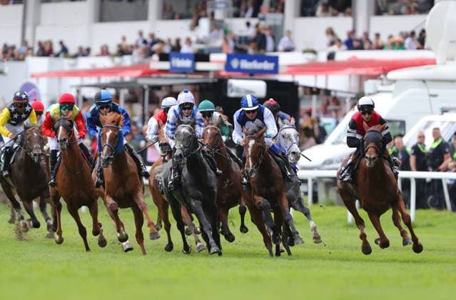 05.07.2026, GER,Reitsport, Rennen 3 World Pool - NEO LIVING Cup , Derby Meeting Hamburg - Galopprennen, Hamburger Renn-Club e.V., Galopprennbahn Hamburg Horn, Hamburg Feature Impressionen erste Kurve mit dem kompletten Feld des Rennen 3 World Pool - NEO LIVING Cup Sieger Ally McMagic ( 06) geritten von Alexander Pietsch *** July 5, 2026, GER, Equestrian Sports, Race 3 World Pool NEO LIVING Cup, Hamburg Derby Meeting, Hamburg Racing Club e.V., Hamburg Horn Racetrack, Hamburg Feature: Highlights from the first turn with the entire field of Race 3, the World Pool NEO LIVING Cup; winner Ally McMagic 06, ridden by Alexander Pietsch nordphotoxGmbHx xTauchnitz nph00059
