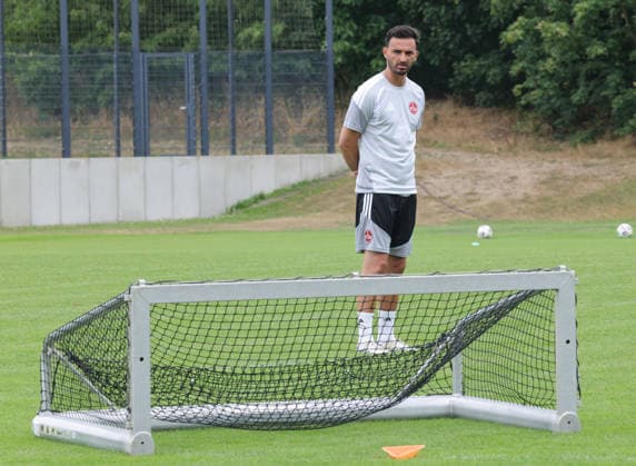 05.07.2026 - Fussball - 1. Frauen - Fussball - Bundesliga - Saison 2026 2027 - 1. FC Nürnberg Nuernberg FCN ( Club ) - Training Trainingsauftakt Saisonauftakt - Sportfoto Zink DaMa - xdaxma - Omar Adlani (Trainer 1. FC Nürnberg FCN ) nachdenklich *** July 5, 2026 Women s Soccer 1 Women s Soccer Bundesliga 2026–2027 Season 1 FC Nürnberg Nuremberg FCN Club Training Start of Training Start of Season Sports Photo Zink DaMa xdaxma Omar Adlani Coach 1 FC Nürnberg FCN afterthoughtfully