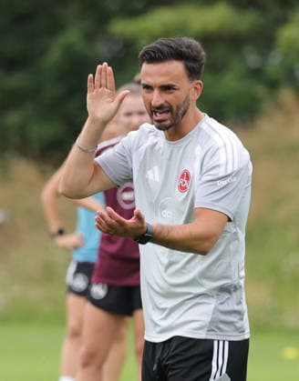 05.07.2026 - Fussball - 1. Frauen - Fussball - Bundesliga - Saison 2026 2027 - 1. FC Nürnberg Nuernberg FCN ( Club ) - Training Trainingsauftakt Saisonauftakt - Sportfoto Zink DaMa - xdaxma - Omar Adlani (Trainer 1. FC Nürnberg FCN ) gibt Anweisungen *** July 5, 2026 Women s Soccer 1 Women s Soccer Bundesliga 2026–2027 Season 1 FC Nürnberg Nuremberg FCN Club Training Start of Training Start of Season Sports Photo Zink DaMa xdaxma Omar Adlani Coach 1 FC Nürnberg FCN Announcesinstructions