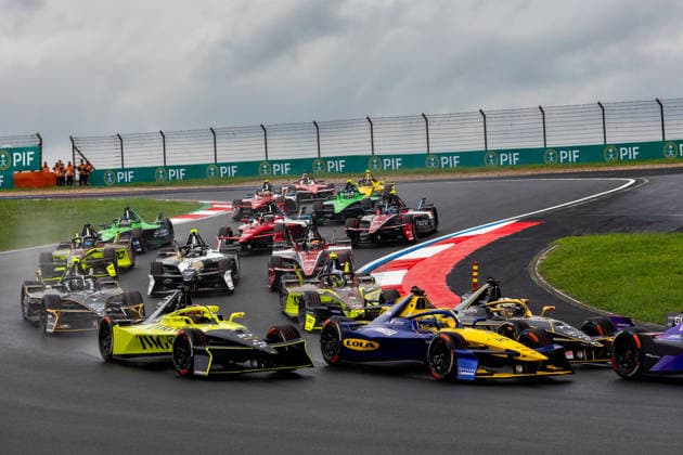 2026 FORMULA E SHANGHAI ePRIX 22 MALONEY Zane (bar), Lola Yamaha ABT Formula E Team, Lola T002, action 27 DENNIS Jake (gbr), Andretti Formula E, Porsche 99X Electric, action during the Shanghai ePrix, 12th and 13th round of the 2025-26 ABB FIA Formula E World Championship, WM, Weltmeisterschaft on the Shanghai International Circuit from July 3 to 5, 2026 in Shanghai, China - ShanghaiChina  Copyright: xDamienxDoumerguex