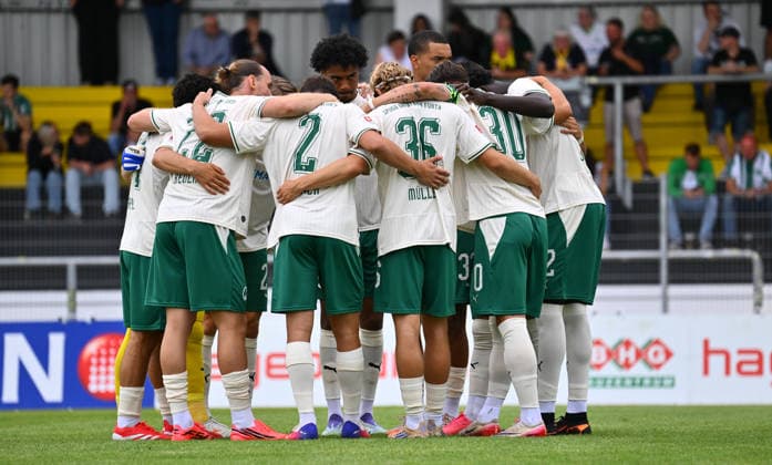 05.07.2026 - Fussball - Saison 2026 2027 - Testspiel Freundschaftsspiel - SpVgg Bayreuth - SpVgg Greuther Fürth ( Kleeblatt ) - - Sportfoto Zink - xwoxzix - regulations prohibit any use of photographs as image sequences and or quasi-video - only for editorial use - Teamkreis Mannschaft Team Fürth *** July 5, 2026 Soccer Season 2026–2027 Exhibition Match Friendly Match SpVgg Bayreuth SpVgg Greuther Fürth Kleeblatt Sports Photo by Zink xwoxzix Regulations prohibit any use of photographs as image sequences and or quasi-video; for editorial use only. Team Circle Squad Fürth Team