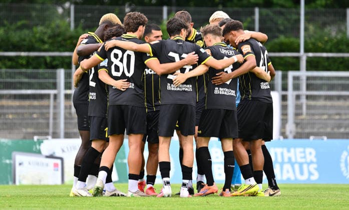 05.07.2026 - Fussball - Saison 2026 2027 - Testspiel Freundschaftsspiel - SpVgg Bayreuth - SpVgg Greuther Fürth ( Kleeblatt ) - - Sportfoto Zink - xwoxzix - regulations prohibit any use of photographs as image sequences and or quasi-video - only for editorial use - Teamkreis Mannschaft Team Bayreuth *** July 5, 2026 Soccer Season 2026–2027 Exhibition Match Friendly Match SpVgg Bayreuth SpVgg Greuther Fürth Kleeblatt Sports Photo by Zink xwoxzix Regulations prohibit any use of photographs as image sequences and or quasi-video; for editorial use only. Team Circle Squad Bayreuth Team