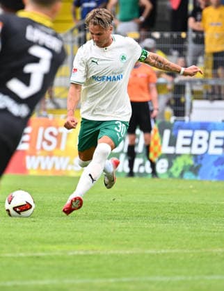 05.07.2026 - Fussball - Saison 2026 2027 - Testspiel Freundschaftsspiel - SpVgg Bayreuth - SpVgg Greuther Fürth ( Kleeblatt ) - - Sportfoto Zink - xwoxzix - regulations prohibit any use of photographs as image sequences and or quasi-video - only for editorial use - Felix Klaus (30, SpVgg Greuther Fürth ) Freisteller Einzelbild *** July 5, 2026 Soccer Season 2026–2027 Exhibition Match Friendly Match SpVgg Bayreuth vs. SpVgg Greuther Fürth Kleeblatt Sports Photo by Zink xwoxzix; regulations prohibit any use of photographs as image sequences and or quasi-video; for editorial use only. Felix Klaus 30, SpVgg Greuther Fürth, cropped single image