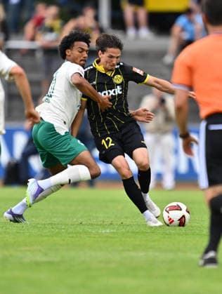 05.07.2026 - Fussball - Saison 2026 2027 - Testspiel Freundschaftsspiel - SpVgg Bayreuth - SpVgg Greuther Fürth ( Kleeblatt ) - - Sportfoto Zink - xwoxzix - regulations prohibit any use of photographs as image sequences and or quasi-video - only for editorial use - David Abrangao (40, SpVgg Greuther Fürth ) Pierre Weber (12,SpVgg Bayreuth ) *** July 5, 2026 Soccer Season 2026–2027 Exhibition Match Friendly Match SpVgg Bayreuth SpVgg Greuther Fürth Kleeblatt Sports Photo Zink xwoxzix Regulations prohibit any use of photographs as image sequences and or quasi-video; for editorial use only. David Abrangao 40, SpVgg Greuther Fürth Pierre Weber 12, SpVgg Bayreuth