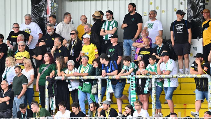 05.07.2026 - Fussball - Saison 2026 2027 - Testspiel Freundschaftsspiel - SpVgg Bayreuth - SpVgg Greuther Fürth ( Kleeblatt ) - - Sportfoto Zink - xwoxzix - regulations prohibit any use of photographs as image sequences and or quasi-video - only for editorial use - Fans Fanblock *** July 5, 2026 Soccer Season 2026–2027 Exhibition Match Friendly Match SpVgg Bayreuth SpVgg Greuther Fürth Kleeblatt Sports Photo Zink xwoxzix Regulations prohibit any use of photographs as image sequences and or quasi-video; for editorial use only. Fans Fan Block
