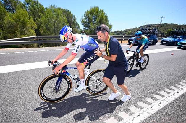 Tour de France 2026 Stage 2 BARCELONA, SPAIN - JULY 05 : Van Gils Maxim (BEL) of Red Bull - BORA - Hansgrohe in a crash during stage 2 of the 113rd edition of Tour de France an UCI World Tour 2.UWT cycling road race stage for Men Elite of 182 km with start in Tarragona and finish in Barcelona on July 5, 2026 in Barcelona, Spain, 05 07 2026 ( Motordriver Kurt Vandenborre - Barcelona Spain  Copyright: xTomasxSiskx
