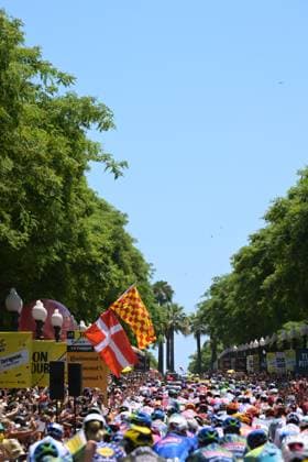 The start of the second stage of the 2026 Tour de France cycling race, a stage of 182km from Tarragona to Barcelona, Sunday 05 July 2026. The 113th edition of the Tour de France starts on Saturday 4 July in Barcelona, Spain, and will finish in Paris, France on the 26th of July. DAVIDxPINTENS  x180425370x