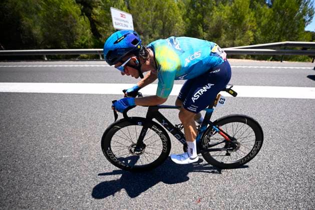 Tour de France 2026 Stage 2 BARCELONA, SPAIN - JULY 05 : Gate Aaron (NZL) of XDS Astana Team after a crash during stage 2 of the 113rd edition of Tour de France an UCI World Tour 2.UWT cycling road race stage for Men Elite of 182 km with start in Tarragona and finish in Barcelona on July 5, 2026 in Barcelona, Spain, 05 07 2026 ( Motordriver Kurt Vandenborre - Barcelona Spain  Copyright: xTomasxSiskx
