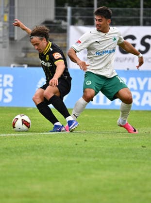 05.07.2026 - Fussball - Saison 2026 2027 - Testspiel Freundschaftsspiel - SpVgg Bayreuth - SpVgg Greuther Fürth ( Kleeblatt ) - - Sportfoto Zink - xwoxzix - regulations prohibit any use of photographs as image sequences and or quasi-video - only for editorial use - Marlon Fries (7, SpVgg Bayreuth ) Aaron Keller (11, SpVgg Greuther Fürth ) *** July 5, 2026 Soccer Season 2026–2027 Exhibition Match Friendly Match SpVgg Bayreuth SpVgg Greuther Fürth Kleeblatt Sports Photo Zink xwoxzix Regulations prohibit any use of photographs as image sequences and or quasi-video; for editorial use only. Marlon Fries 7, SpVgg Bayreuth; Aaron Keller 11, SpVgg Greuther Fürth