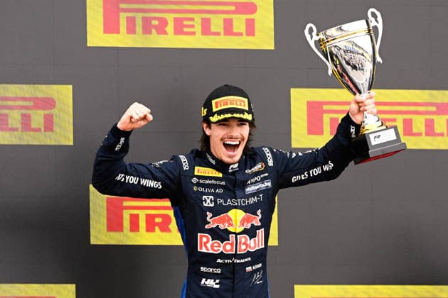 F1 Grand Prix of Great Britain Race winner Nikola Tsolov of Bulgaria and Campos Racing (6) celebrates on the podium with his trophy during the Round 7 Silverstone Feature race of the Formula 2 Championship at Silverstone Circuit on July 5, 2026, in Northampton, England. Northampton Silverstone Circuit Northampton England 0457_RL_GPGBF12K26__GBR9203 Copyright: xRicardoxLarreinax
