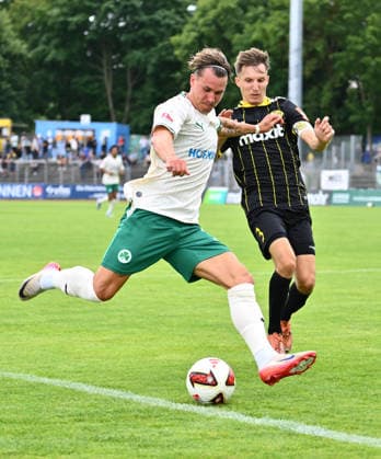 05.07.2026 - Fussball - Saison 2026 2027 - Testspiel Freundschaftsspiel - SpVgg Bayreuth - SpVgg Greuther Fürth ( Kleeblatt ) - - Sportfoto Zink - xwoxzix - regulations prohibit any use of photographs as image sequences and or quasi-video - only for editorial use - Felix Klaus (30, SpVgg Greuther Fürth ) Dennis Lippert (3, SpVgg Bayreuth ) *** July 5, 2026 Soccer Season 2026–2027 Exhibition Match Friendly Match SpVgg Bayreuth SpVgg Greuther Fürth Kleeblatt Sports Photo Zink xwoxzix Regulations prohibit any use of photographs as image sequences and or quasi-video; for editorial use only. Felix Klaus 30, SpVgg Greuther Fürth; Dennis Lippert 3, SpVgg Bayreuth