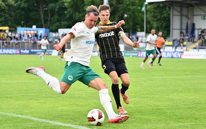 05.07.2026 - Fussball - Saison 2026 2027 - Testspiel Freundschaftsspiel - SpVgg Bayreuth - SpVgg Greuther Fürth ( Kleeblatt ) - - Sportfoto Zink - xwoxzix - regulations prohibit any use of photographs as image sequences and or quasi-video - only for editorial use - Felix Klaus (30, SpVgg Greuther Fürth ) Dennis Lippert (3, SpVgg Bayreuth ) *** July 5, 2026 Soccer Season 2026–2027 Exhibition Match Friendly Match SpVgg Bayreuth SpVgg Greuther Fürth Kleeblatt Sports Photo Zink xwoxzix Regulations prohibit any use of photographs as image sequences and or quasi-video; for editorial use only. Felix Klaus 30, SpVgg Greuther Fürth; Dennis Lippert 3, SpVgg Bayreuth