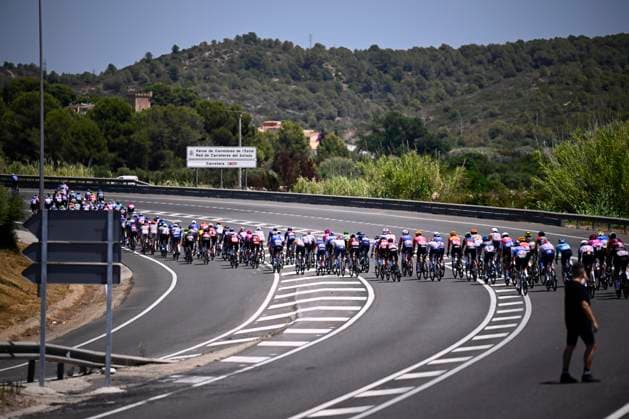 Tour de France 2026 Stage 2 BARCELONA, SPAIN - JULY 05 : Illustration picture of the peloton during stage 2 of the 113rd edition of Tour de France an UCI World Tour 2.UWT cycling road race stage for Men Elite of 182 km with start in Tarragona and finish in Barcelona on July 5, 2026 in Barcelona, Spain, 05 07 2026 ( Motordriver Kurt Vandenborre - Barcelona Spain  Copyright: xTomasxSiskx