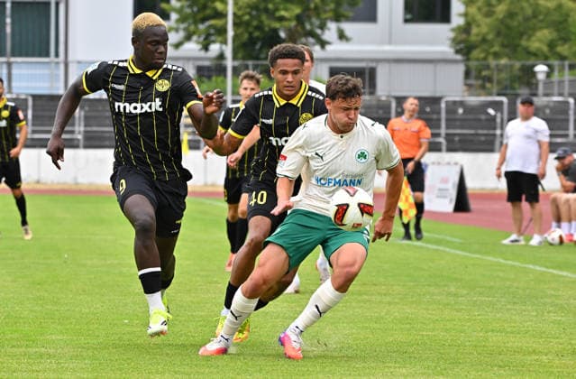 05.07.2026 - Fussball - Saison 2026 2027 - Testspiel Freundschaftsspiel - SpVgg Bayreuth - SpVgg Greuther Fürth ( Kleeblatt ) - - Sportfoto Zink MeZi - xmexzix - regulations prohibit any use of photographs as image sequences and or quasi-video - only for editorial use - Kelvin Onuigwe (9, SpVgg Bayreuth ) Micah Ham (40,SpVgg Bayreuth ) Lukas Reich (2, SpVgg Greuther Fürth, rechts ) *** July 5, 2026 Soccer Season 2026–2027 Exhibition Match Friendly Match SpVgg Bayreuth SpVgg Greuther Fürth Kleeblatt Sports Photo Zink MeZi xmexzix Regulations prohibit any use of photographs as image sequences and or quasi-video; for editorial use only. Kelvin Onuigwe 9, SpVgg Bayreuth; Micah Ham 40, SpVgg Bayreuth; Lukas Reich 2, SpVgg Greuther Fürth, right