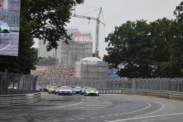 Nürnberg, Deutschland 03. - 05. Juli 2026: DTM - 2026 - Norisring - Sonntag Rennen 2 Im Bild: Rennstart - Fahrt auf Kurve 1 Nicki Thiim (DEN 7) vor Finn Wiebelhaus (GER 64) Norisring Bayern *** Nuremberg, Germany, July 3–5, 2026, DTM 2026, Norisring, Sunday, Race 2. Pictured: Race start, approaching Turn 1. Nicki Thiim (DEN) 7 ahead of Finn Wiebelhaus (GER) 64, Norisring, Bavaria Copyright: xFotostandx xFabianxWernerx