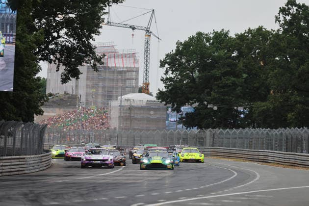 Nürnberg, Deutschland 03. - 05. Juli 2026: DTM - 2026 - Norisring - Sonntag Rennen 2 Im Bild: Rennstart - Fahrt auf Kurve 1, Nicki Thiim (DEN 7), Finn Wiebelhaus (GER 64) Norisring Bayern *** Nuremberg, Germany, July 3–5, 2026, DTM 2026 Norisring, Sunday, Race 2. Pictured: Race start, approaching Turn 1, Nicki Thiim (DEN) 7, Finn Wiebelhaus (GER) 64, Norisring, Bavaria Copyright: xFotostandx xFabianxWernerx