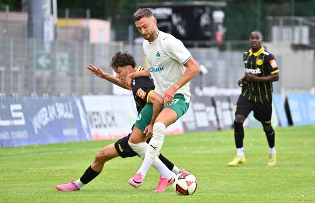 05.07.2026 - Fussball - Saison 2026 2027 - Testspiel Freundschaftsspiel - SpVgg Bayreuth - SpVgg Greuther Fürth ( Kleeblatt ) - - Sportfoto Zink - xwoxzix - regulations prohibit any use of photographs as image sequences and or quasi-video - only for editorial use - Kurt Pestel (20, SpVgg Bayreuth ) Felix Higl (18, SpVgg Greuther Fürth ) *** July 5, 2026 Soccer Season 2026–2027 Exhibition Match Friendly Match SpVgg Bayreuth SpVgg Greuther Fürth Kleeblatt Sports Photo by Zink xwoxzix; regulations prohibit any use of photographs as image sequences and or quasi-video; for editorial use only. Kurt Pestel 20, SpVgg Bayreuth; Felix Higl 18, SpVgg Greuther Fürth