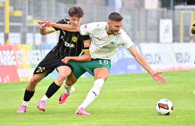 05.07.2026 - Fussball - Saison 2026 2027 - Testspiel Freundschaftsspiel - SpVgg Bayreuth - SpVgg Greuther Fürth ( Kleeblatt ) - - Sportfoto Zink - xwoxzix - regulations prohibit any use of photographs as image sequences and or quasi-video - only for editorial use - Kurt Pestel (20, SpVgg Bayreuth ) Felix Higl (18, SpVgg Greuther Fürth ) *** July 5, 2026 Soccer Season 2026–2027 Exhibition Match Friendly Match SpVgg Bayreuth SpVgg Greuther Fürth Kleeblatt Sports Photo Zink xwoxzix Regulations prohibit any use of photographs as image sequences and or quasi-video; for editorial use only. Kurt Pestel 20, SpVgg Bayreuth; Felix Higl 18, SpVgg Greuther Fürth