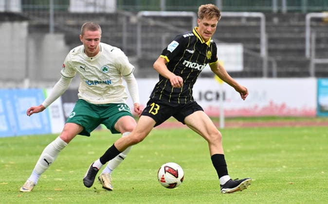 05.07.2026 - Fussball - Saison 2026 2027 - Testspiel Freundschaftsspiel - SpVgg Bayreuth - SpVgg Greuther Fürth ( Kleeblatt ) - - Sportfoto Zink - xwoxzix - regulations prohibit any use of photographs as image sequences and or quasi-video - only for editorial use - Brynjar Ingi Bjarnason (25, SpVgg Greuther Fürth ) Levi Kraus (13, SpVgg Bayreuth ) *** July 5, 2026 Soccer Season 2026–2027 Exhibition Match Friendly Match SpVgg Bayreuth SpVgg Greuther Fürth Kleeblatt Sports Photo Zink xwoxzix Regulations prohibit any use of photographs as image sequences and or quasi-video; for editorial use only Brynjar Ingi Bjarnason, 25, SpVgg Greuther Fürth; Levi Kraus, 13, SpVgg Bayreuth