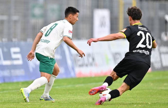 05.07.2026 - Fussball - Saison 2026 2027 - Testspiel Freundschaftsspiel - SpVgg Bayreuth - SpVgg Greuther Fürth ( Kleeblatt ) - - Sportfoto Zink - xwoxzix - regulations prohibit any use of photographs as image sequences and or quasi-video - only for editorial use - Shinta Appelkamp (8, SpVgg Greuther Fürth ) Kurt Pestel (20, SpVgg Bayreuth ) *** July 5, 2026 Soccer Season 2026–2027 Exhibition Match Friendly Match SpVgg Bayreuth SpVgg Greuther Fürth Kleeblatt Sports Photo Zink xwoxzix Regulations prohibit any use of photographs as image sequences and or quasi-video; for editorial use only Shinta AppElkamp 8, SpVgg Greuther Fürth; Kurt Pestel 20, SpVgg Bayreuth