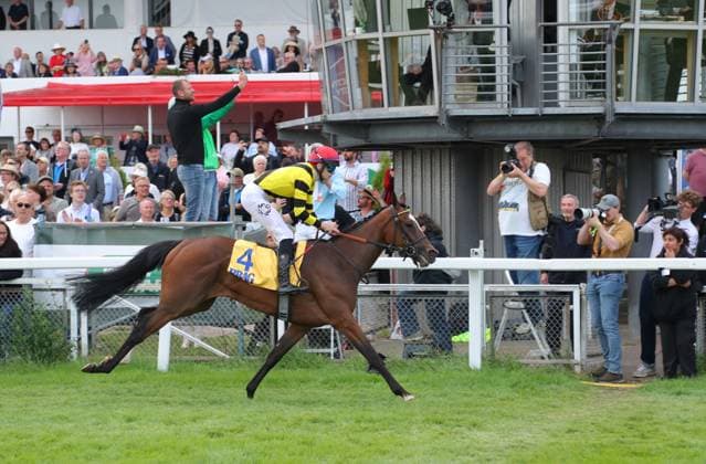05.07.2026, GER,Reitsport, Rennen 7 Hapag-Lloyd-Rennen, Derby Meeting Hamburg - Galopprennen, Hamburger Renn-Club e.V., Galopprennbahn Hamburg Horn, Hamburg Sieger des Rennen 7 Hapag-Lloyd-Rennen La Spezia ( 04) geritten von Leon Wolff *** July 5, 2026, GER, Equestrian Sports, Race 7: Hapag Lloyd Race, Hamburg Derby Meeting, Hamburg Racing Club e.V., Hamburg Horn Racetrack, Hamburg. Winner of Race 7: Hapag Lloyd Race, La Spezia 04, ridden by Leon Wolff nordphotoxGmbHx xTauchnitz nph00059
