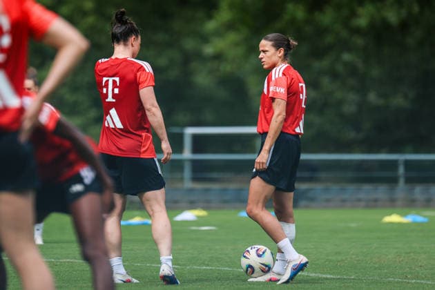 Angebot: 1. FC Köln Frauen, Auftakttraining, 05.07.2026 Laura Feiersinger (1. FC Köln, 27) Auftakttraining der Frauen des 1. FC Köln zur Saison 2026 27 der 1. Frauen Fussball Bundesliga, Trainingsgelände am Geißbockheim, Köln, 05.07.2026 DFL DFB regulations prohibit any use of photographs as image sequences and or quasi-video. *** 1 FC Köln Women, Season-Opening Training Session, July 5, 2026 Laura Feiersinger 1 FC Köln, 27th Opening training session for the 1 FC Köln Women’s team for the 2026 season, 27th round of the Women’s Bundesliga, training grounds at Geißbockheim, Cologne, July 5, 2026. DFL and DFB regulations prohibit any use of photographs as image sequences and or quasi-video content. Copyright: xBEAUTIFULxSPORTS Freisenx